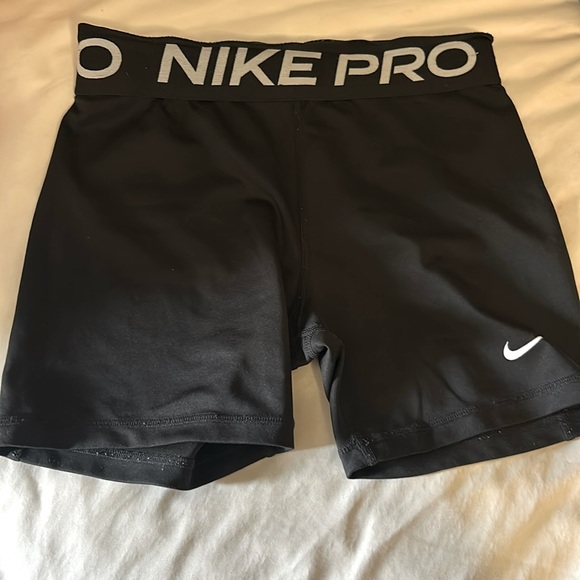 NIKE PRO SHORTS - Picture 1 of 2